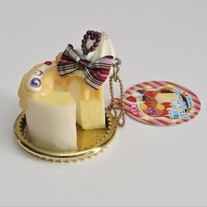 *4 for $20* Amuse Vanilla Cream Cake Deco Keychain or Bag Charm